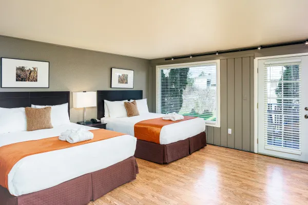 Earthbox Inn - San Juan Island Washington - Sun place downstairs view of both beds