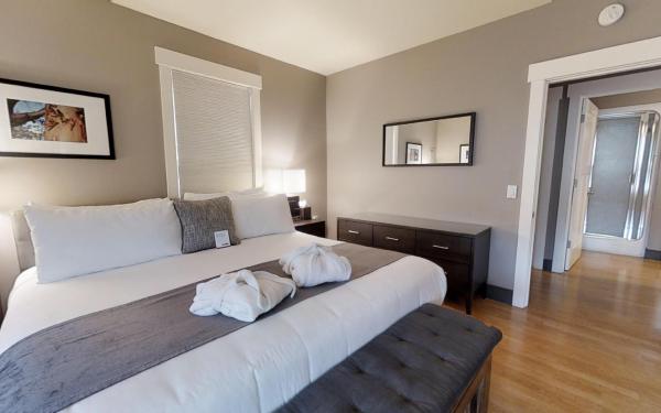 Guest room at Earthbox Inn & Spa