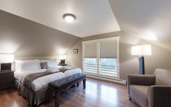 Guest room at Earthbox Inn & Spa