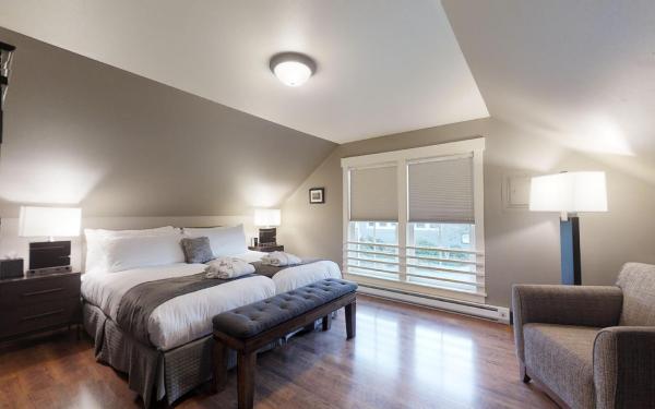 Guest room at Earthbox Inn & Spa