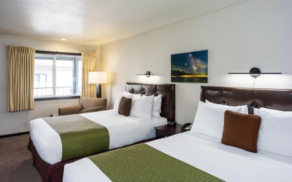 Earthbox Inn - San Juan Island Washington - Earth place view of two queen beds and window area