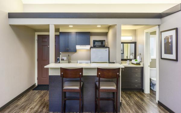 Earthbox Inn - San Juan Island Washington - Sea Place view of kitchenette