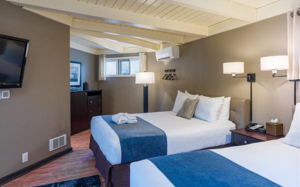 Earthbox Inn - San Juan Island Washington - Earth Place Cabana 2 beds with dresser