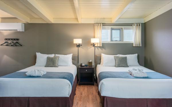 Earthbox Inn - San Juan Island Washington - Earth Place Cabana view of 2 beds straight on