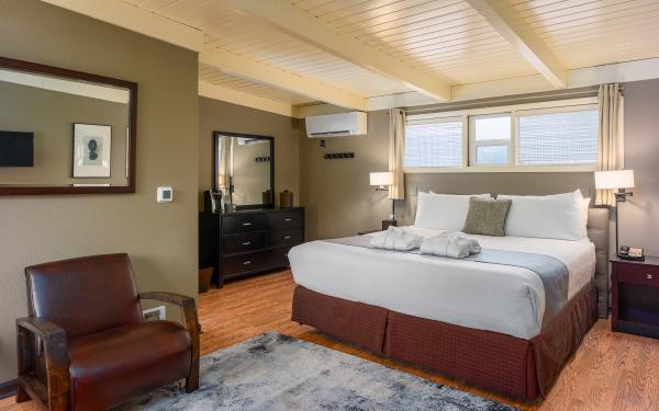 Earthbox Inn - San Juan Island Washington - Sky Place Cabana king bed with dresser and chair