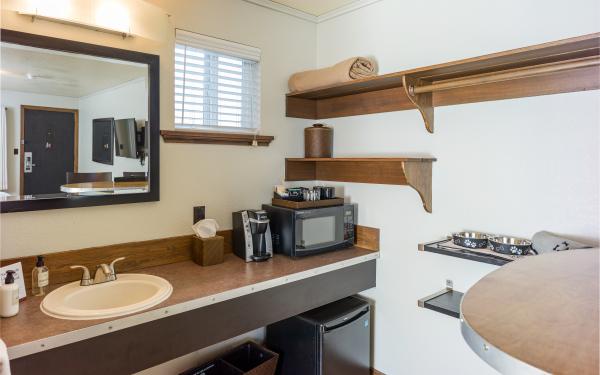 Earthbox Inn - San Juan Island Washington - Sky Place downstairs vanity with pet amenities