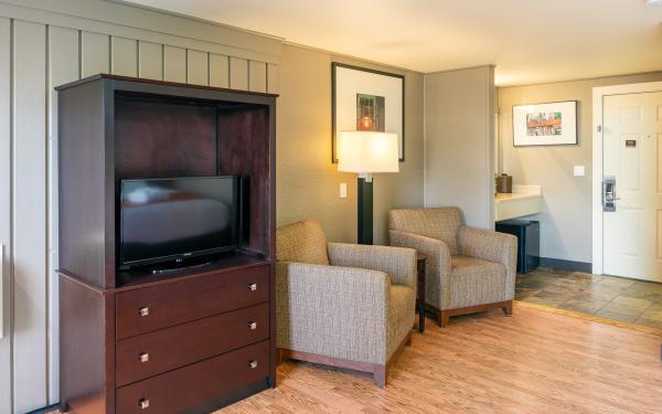 Earthbox Inn - San Juan Island Washington - Sun Place Downstairs 2 chairs and door