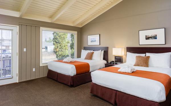 Earthbox Inn - San Juan Island Washington - Sun Place upstairs 2 beds on right window and door