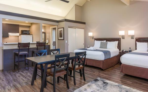 EarthboxInn - San Juan Island Washington - Sea Place view of beds table and kitchenette