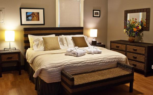 Earthbox Inn & Spa Wind Place Downstairs Bedroom