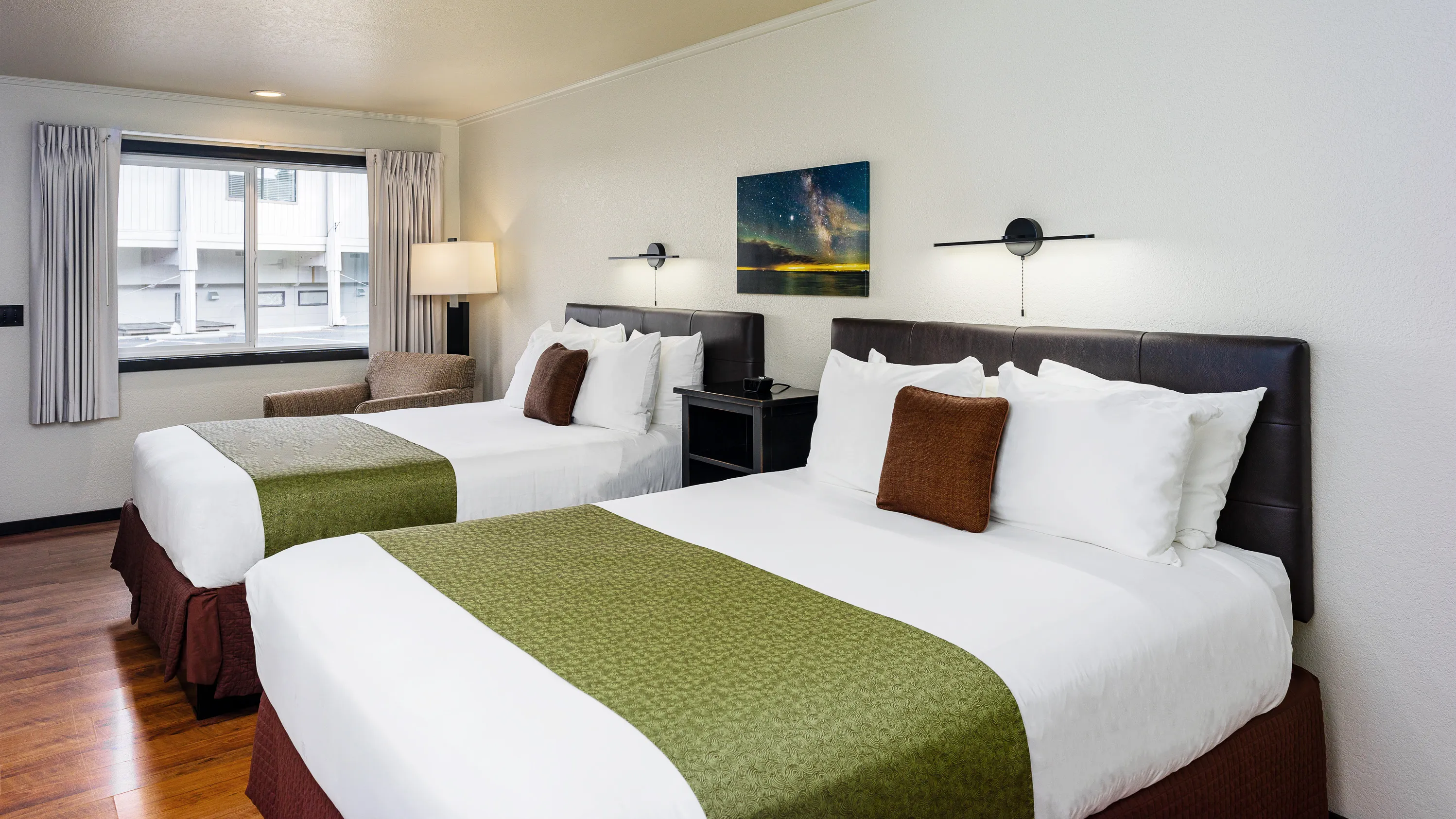 Earthbox Inn - San Juan Island Washington - Earth Place downstairs view of both beds and window