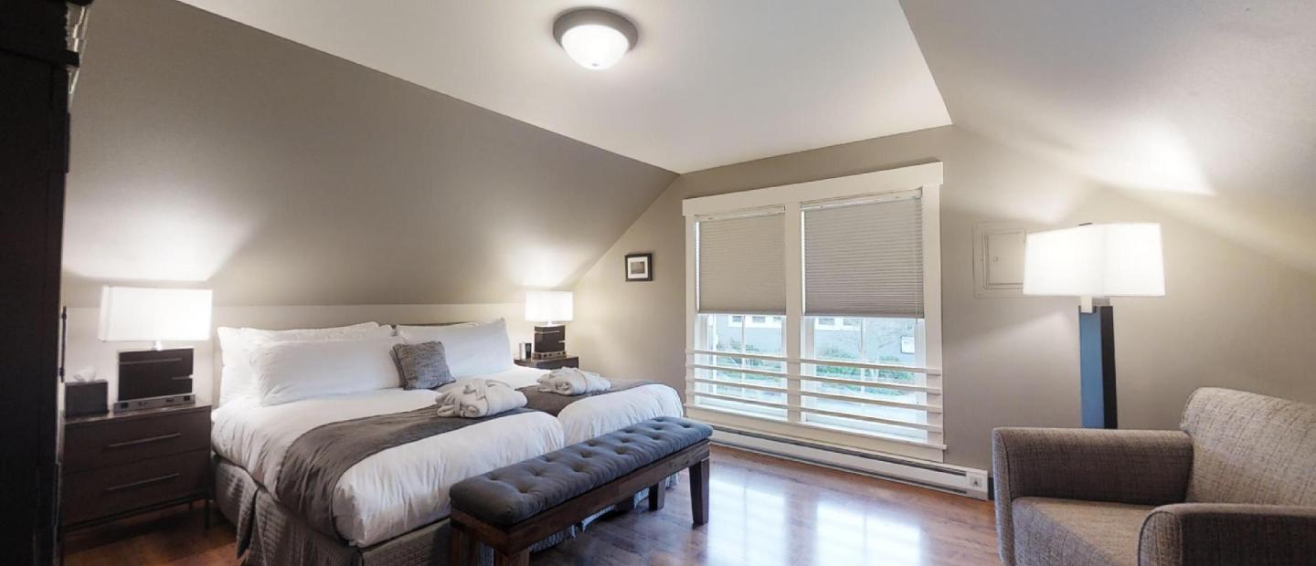 Guest room at Earthbox Inn & Spa