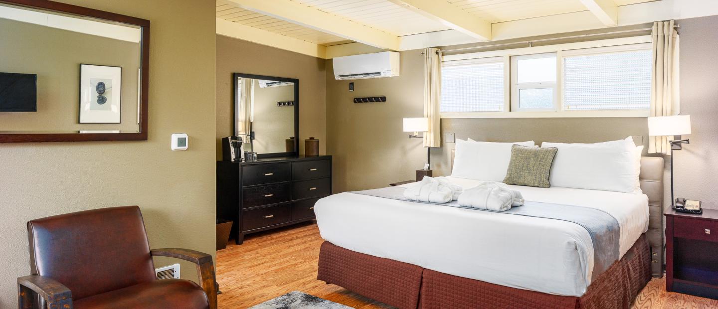 Earthbox Inn - San Juan Island Washington - Sky Cabana view of king bed