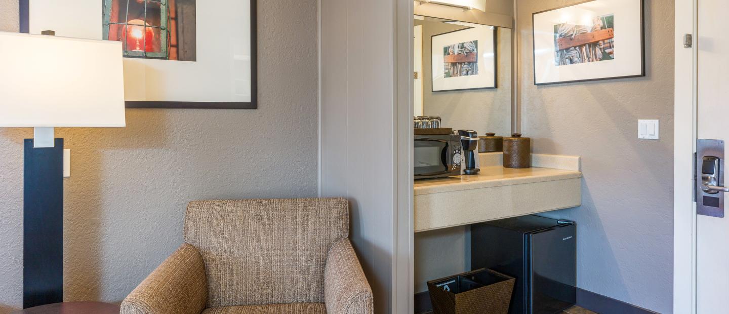 Earthbox Inn - San Juan Island Washington - Sun Place downstairs chair and entry