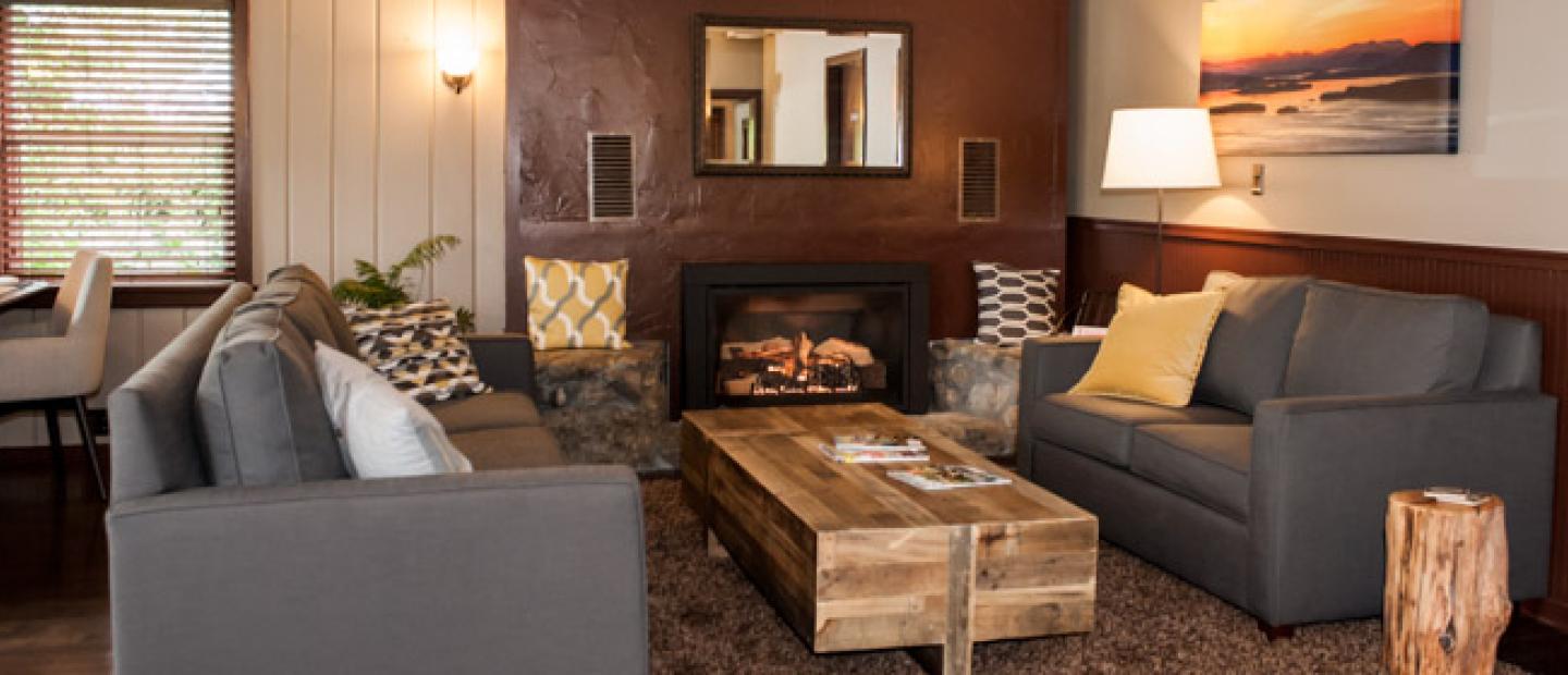 Earthbox Inn & Spa Cozy Friday Harbor Lobby